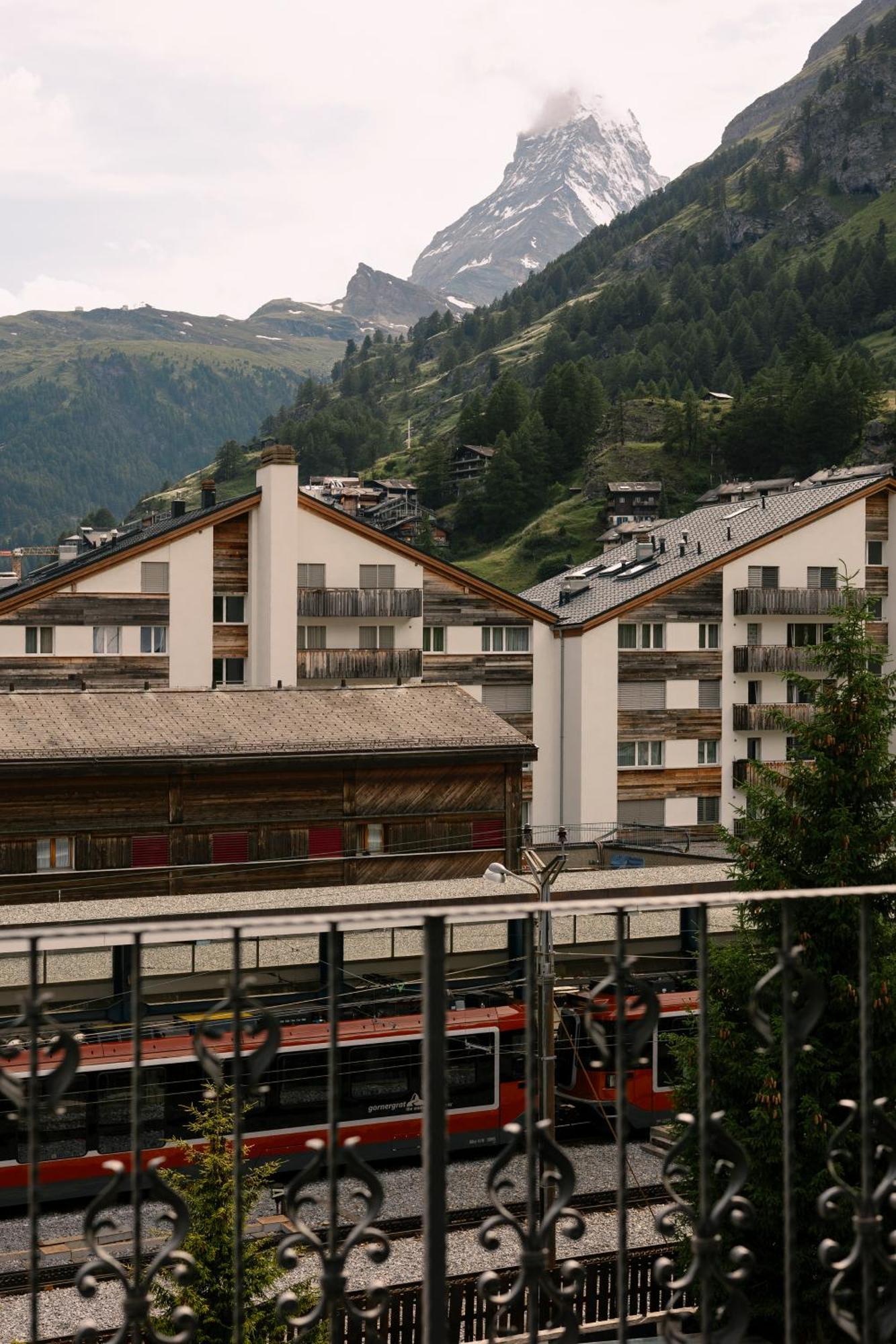 Schloss Zermatt - Cbd & Adaptogenic Spa And Sport Hotel Екстер'єр фото